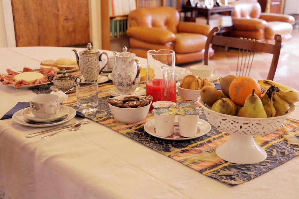 Palazzo San Florido Bed & Breakfast Citta di Castello Luaran gambar