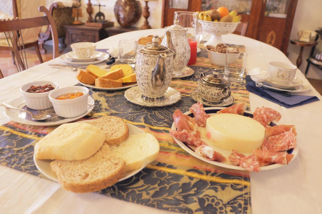 Palazzo San Florido Bed & Breakfast Citta di Castello Luaran gambar